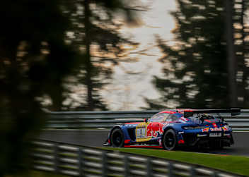 Der Verstappen Racing Mercedes-AMG GT3 im Red Bull-Design