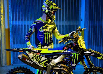 Yamaha-MX-Werksrenner im Design von MotoGP-Ikone Valentino Rossi