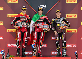 Drei Rennen, dreimal dasselbe Podest