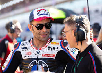 Danilo Petrucci (li.) mit BMW-Technikchef Chris Gonschor