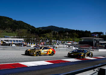 DTM-Action vor dem Alpenpanorama