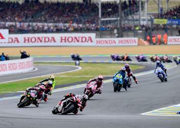 MotoGP in Le Mans: Lange führte Bezzecchi das Feld an