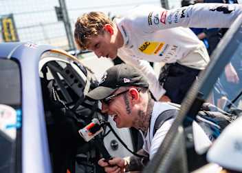 Max Reis erklärt MontanaBlack den Ford Mustang GT3