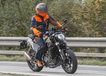 Von Fotografen erwischt: Prototyp einer KTM Duke der unteren Mittelklasse