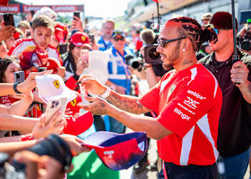 Publikumsliebling Lewis Hamilton begeisterte die Fans beim Pit Lane Walk