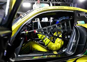 Maro Engel im Cockpit des Mercedes-AMG GT3