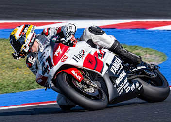 Niccolo Canepa fuhr die 1999er Yamaha R7 von Noriyuki Haga