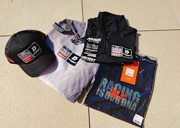 Zu gewinnen: Merchandise des Intact-Teams
