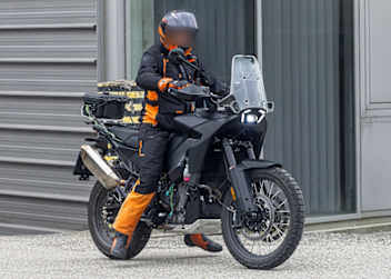 Das Design der kommenden KTM 790 Adventure ist schlanker und gefälliger
