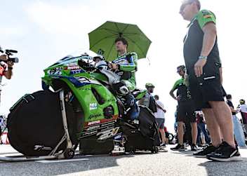 Garrett Gerloff mit Kawasaki-Teamchef Manuel Puccetti