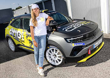 Statt Formel E-Rennwagen:  Flörsch mit dem elektrifizierten Rallye-Opel 