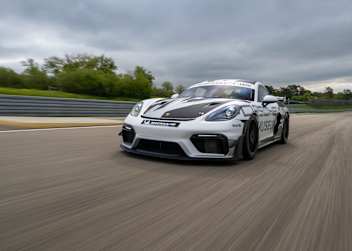 Timo Bernhard und Jörg Bergmeister starten in einem speziellen GT4 Cayman