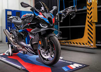 BMW M1000RR, Modelljahr 2027: Äusserlich mit dem Vormodell identisch