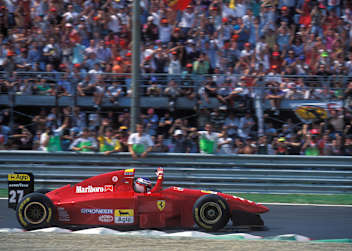 Jean Alesi mit seinem Ferrari 1994 in Monza