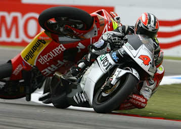 Alvaro Bautista kommt von der Strecke