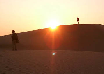 Sonnenaufgang in den Dünen Kasachstans.