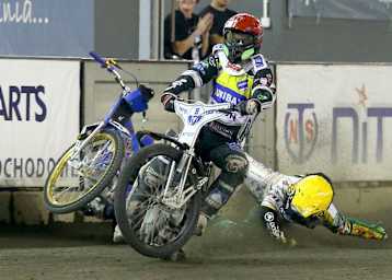 Emil Sayfutdinov (am Boden) ist verletzt, Adrian Miedzinski erhält die Wildcard