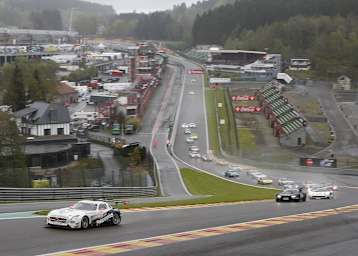 Am Start lag Mercedes noch vorn