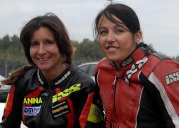 Anna Burkard (links) und Sophia Kirchhofer 