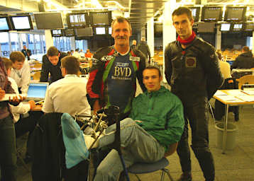 Becker (Mitte) als Zuschauer