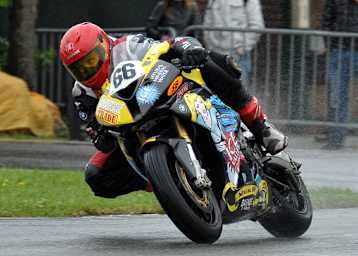 Branko Srdanov im Regen von Hengelo