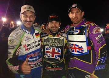 Eine Runde weiter: Bernd Diener, David Howe und Paul Cooper (v.l.)