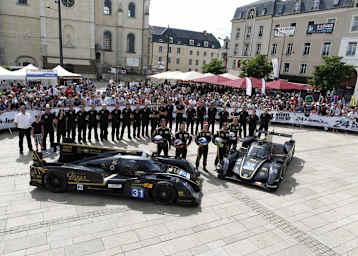 Die Lotus bei der technischen Abnahme - noch mit Lenkrädern