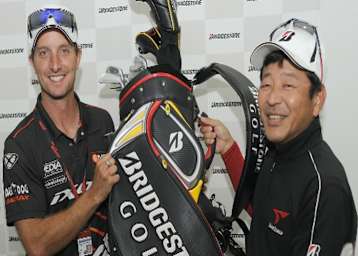 Colin Edwards (li.) spielt mit Legenden und aktuellen Stars Golf für den guten Zweck