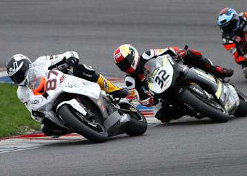 IDM Superbike: Gareth Jones (87) und Dario Giuseppetti (32)