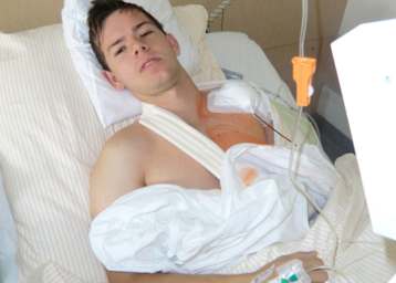 Kevin Hanus nach der Operation in der Klinik Dr. Erler in Nürnberg 