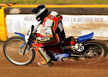 Christian Hefenbrock macht auch auf dem Langbahn-Motorrad eine gute Figur