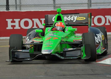 James Hinchcliffe gewinnt den Saisonauftakt in St. Petersburg