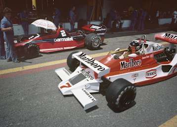 James Hunt: Visier runter zu einer Testrunde im McLaren