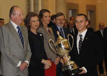 Juan Carlos (li.) übergab den Preis an Lorenzo