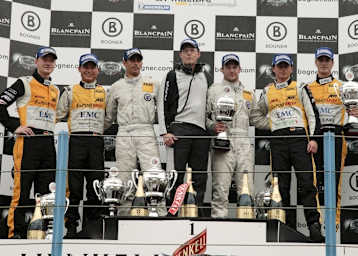 Das Podium von Rennen 1 in Assen.