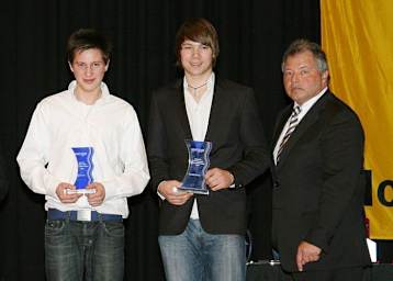 (v.l.:) Marvin Fritz, Dominik Vincon und Sportleiter Jürgen Fabry