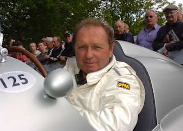 Heute noch oft am Steuer alter Renner zu sehen: Jochen Mass