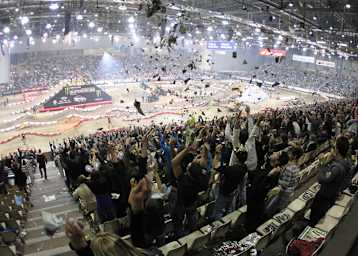 Das Stadion in Genf glich einem Hexenkessel