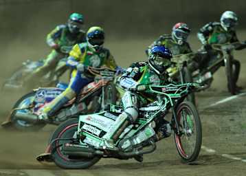 Peter Ljung (vorne) gewann das Finale und damit das Rennen