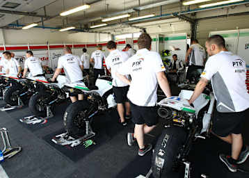 Die fünf PTR-Hondas stehen bereit