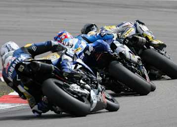 Roman Stamm (Mitte) im Yamaha-Sandwich