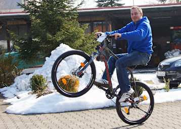 Sirg Schützbach: Wheelies auch ohne Motor