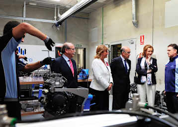 Ezpeleta und Co. zu Besuch bei ExternPro; ganz rechts Trevor Morris