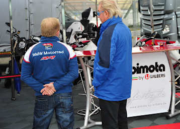 IDM Hockenheim: Benny Wilbers (re.) mit seiner Bimota-Ausstellung