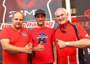 Xavier Boog (Mitte) startet 2014 auf Honda