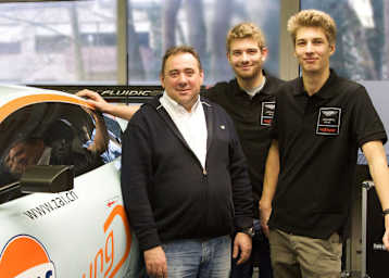 Young Driver-Chef Hardy Fischer mit Johannes und Ferdi Stuck