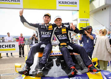 Elia Erhart (li.) und Pierre Kaffer waren die Überraschungssieger beim ADAC GT Masters am Sachsenring