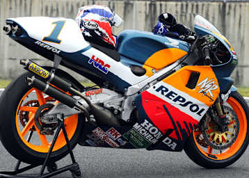 Unter anderem wird eine von Mick Doohans ehemaligen Honda NSR 500 präsentiert