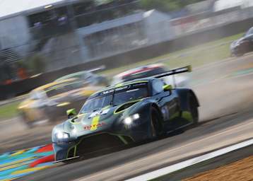 Das Vorserien-Modell des Aston Martin Vantage GT3 beim Auftritt in Le Mans