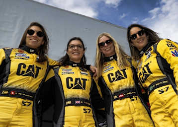 Schnelle Damen: (v. li.) Simona de Silvestro, Katherine Legge, Christina Nielsen und Ana Beatriz